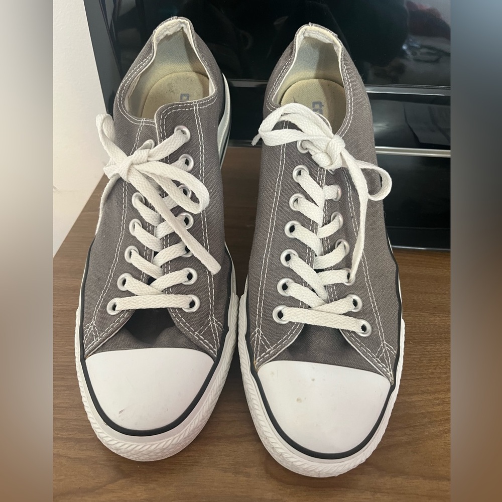 Converse All Star low top tie grey sneakers Men’s 9 Women’s 11